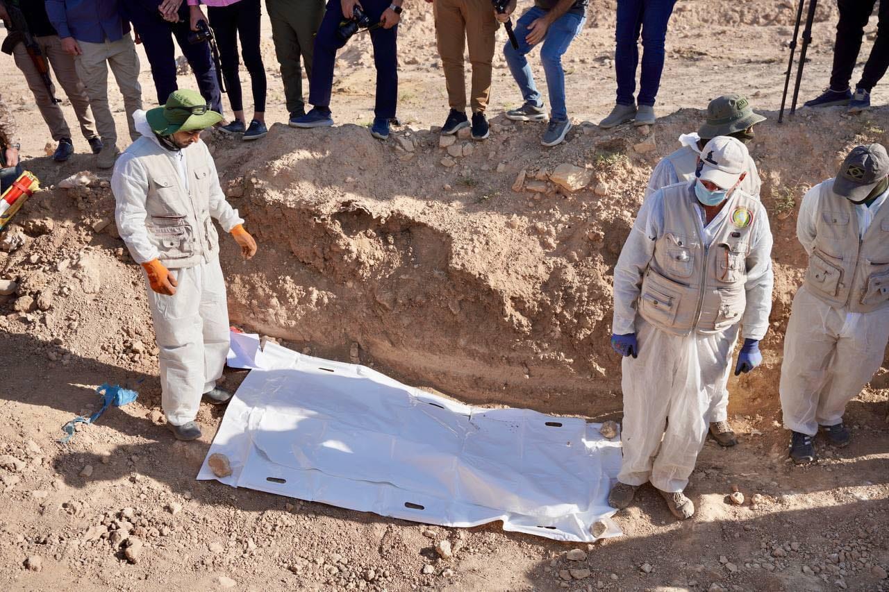 لە مووسڵ پرۆسەی هەڵدانەوەی گەورەترین زنجیرە گۆڕی بەکۆمەڵ دەستپێدەکات