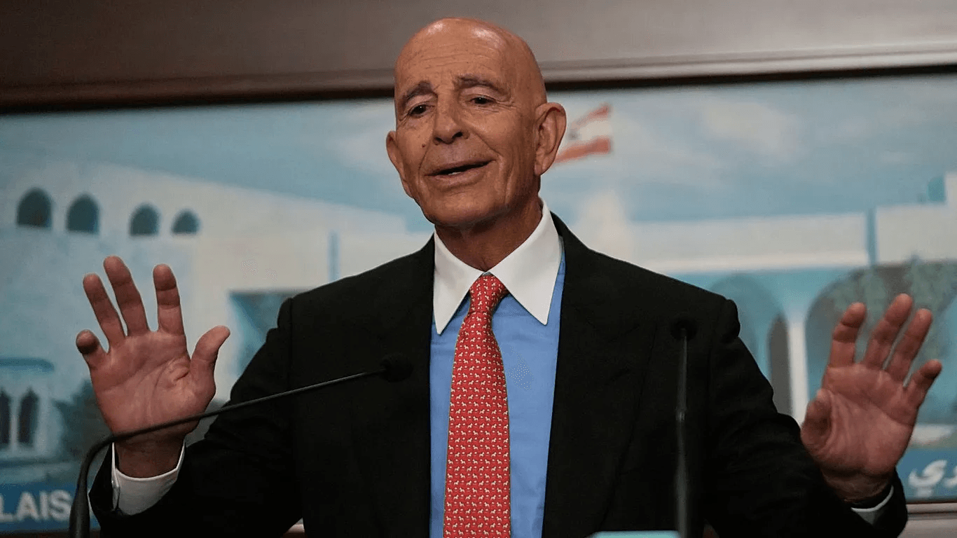 تۆم باراک داوای لێبووردن لە ڕۆژنامەنووسان دەکات