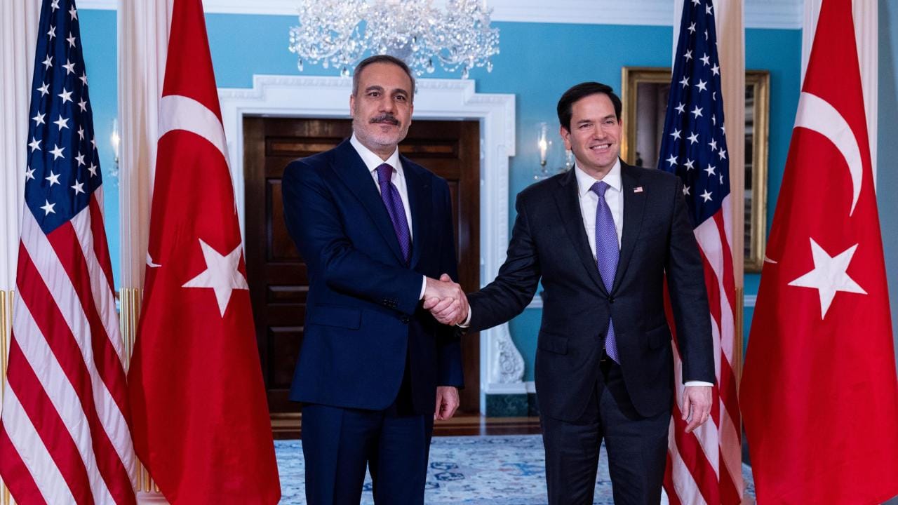 وەزیرانی دەرەوەی ئەمریکا و تورکیا بوونیادنانی ئاشتیی ئۆکراینا تاوتوێ دەکەن