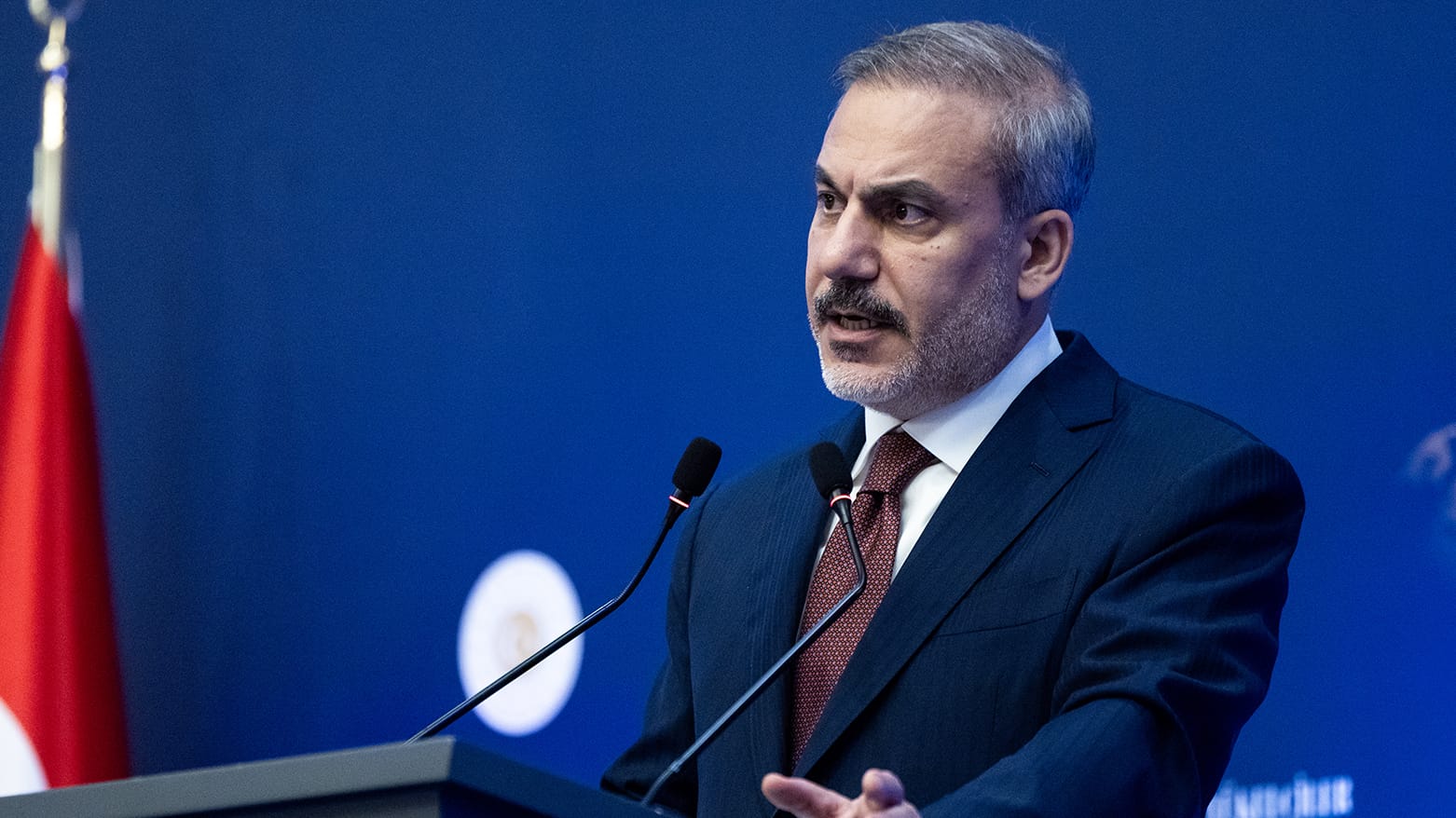 هاکان فیدان سەردانی قەتەر دەکات