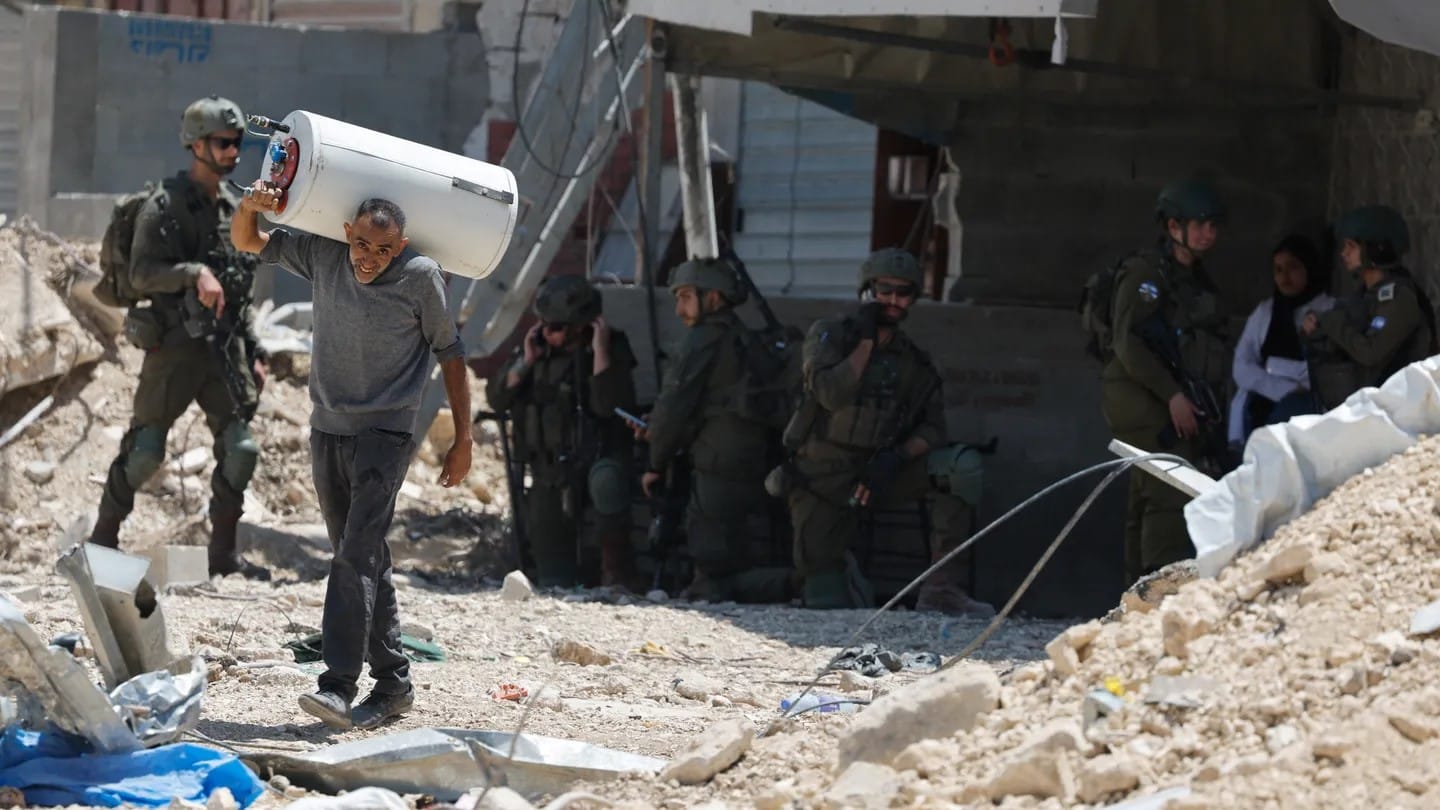 ژمارەیەک سەربازی ئیسرائیلی بەهۆی تەقینەوەیەک لە باشووری غەززە گیان لەدەست دەدەن