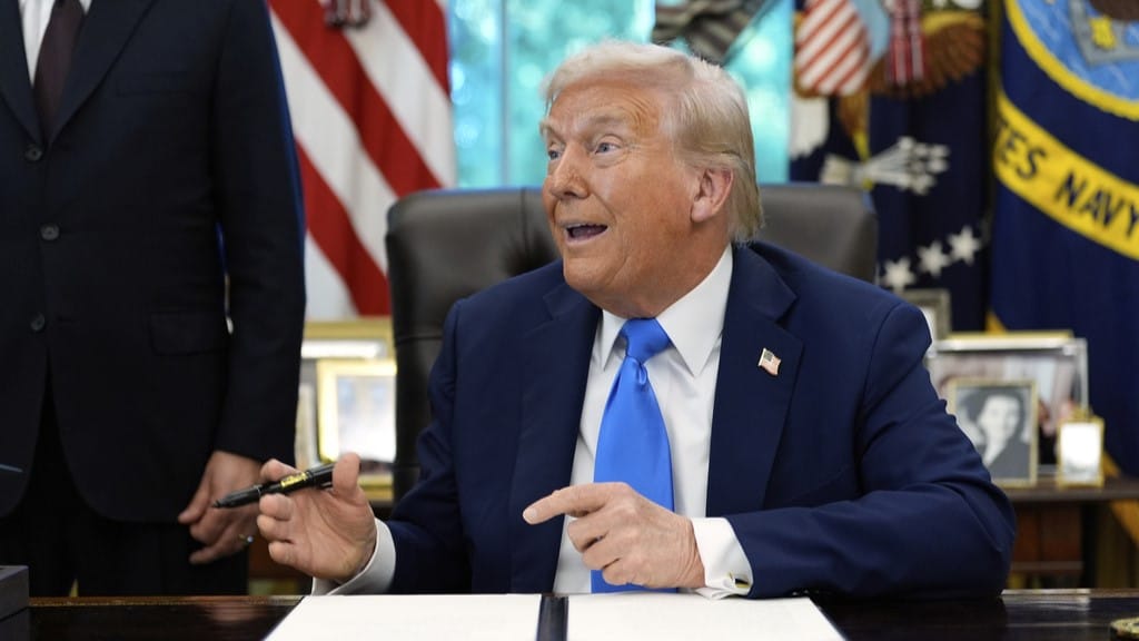 ترەمپ: لەشەڕی ڕووسیا و ئۆکراینادا پارە پەیدا دەکەین