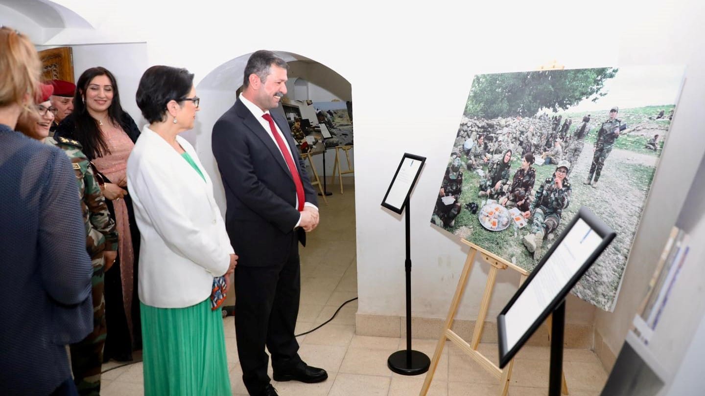 ژمارەیەک ئافرەتی پێشمەرگە پێشانگەیەکی وێنەییان بۆ کرایەوە