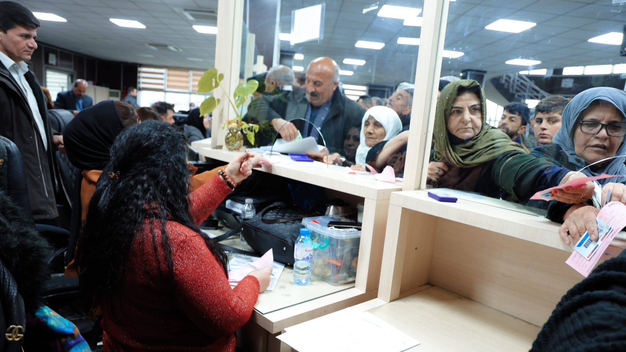 بەشێکی خانەنشینانی هەولێر و دهۆک 13 مووچە بەیەکەوە وەردەگرن