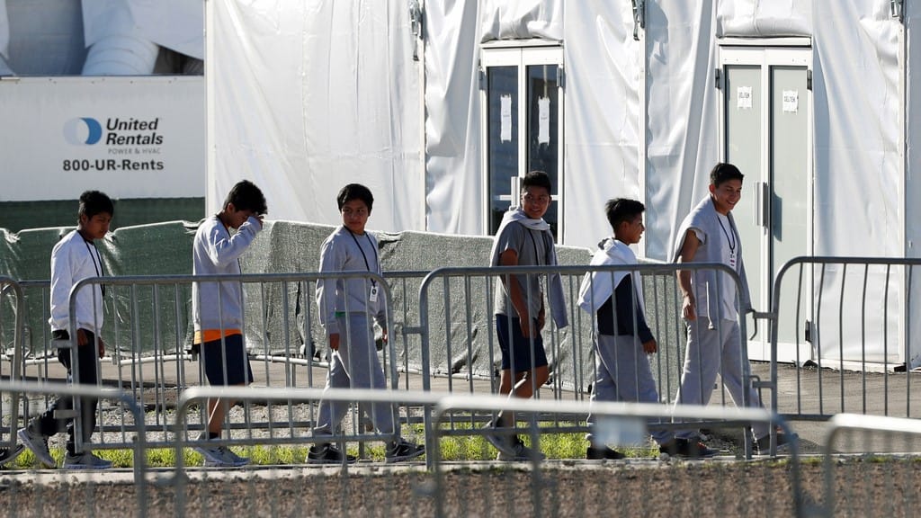 ئەمریکا دوو هەزار و 500 دۆلار دەداتە کۆچبەرانی منداڵ تا ئەمریکا بەجێبهێڵن