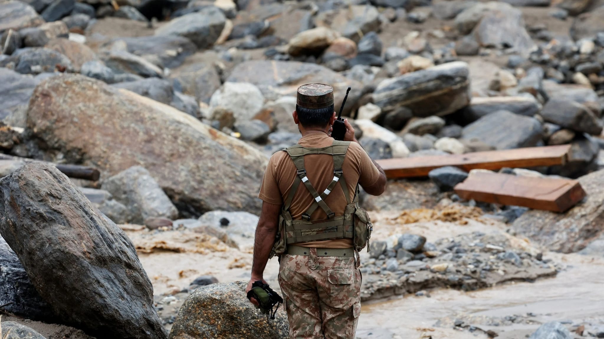 لە پاکستان لە پێکدادانێکی چەکداریدا 17 سەرباز و 19 چەکدار کوژران