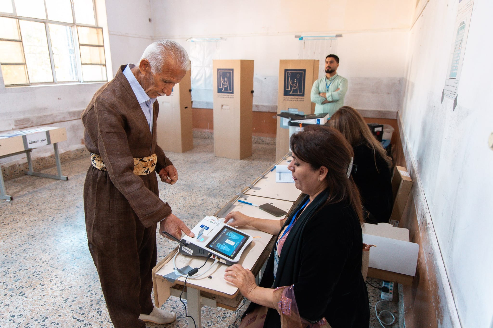 کۆمیسیۆن: ڕێگە نادرێت مۆبایل و کامێرا ببرێتە نێو وێستگەکانی دەنگدان