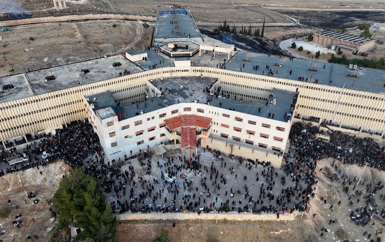 بەرپرسێکی گرتووخانەی سیدنایا بەرپرس دەستگیر دەکرێت