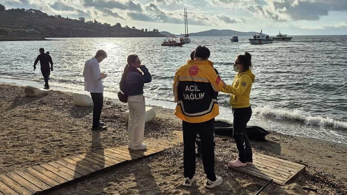 لە کەناراوەکانی تورکیا بەلەمێکی کۆچبەران ژێر ئاو کەوت؛ قوربانی هەیە