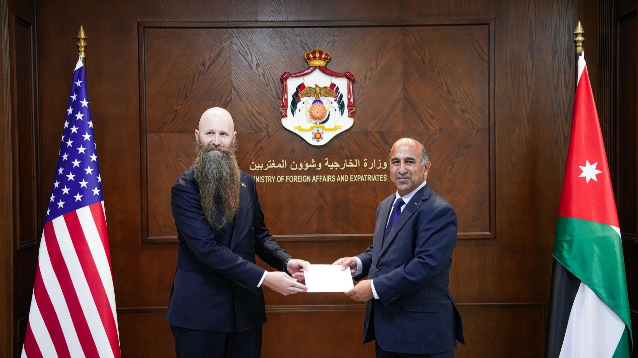 خاوەن ڕیش و سمێڵێکی درێژە؛ باڵیۆزی تازەی ئەمریکا لە ئوردن دەستبەکار دەبێت