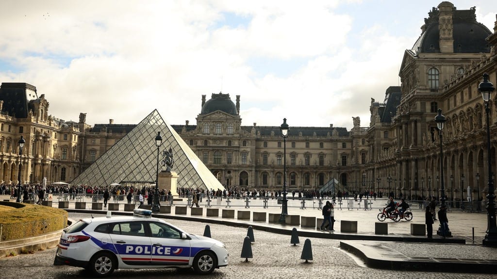 دوو گومانلێکراو بە تۆمەتی تاڵانییەکەی مۆزەخانەی لوڤەر دەستگیرکران