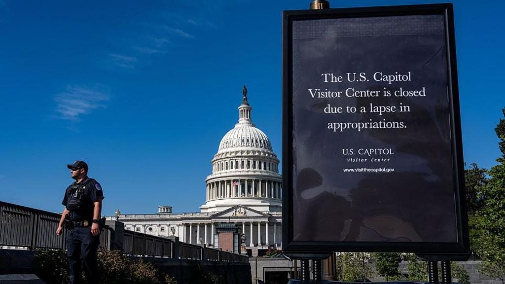 داخستنی حکومەتی ئەمریکا ژمارەیەکی پێوانەیی دەشکێنێت