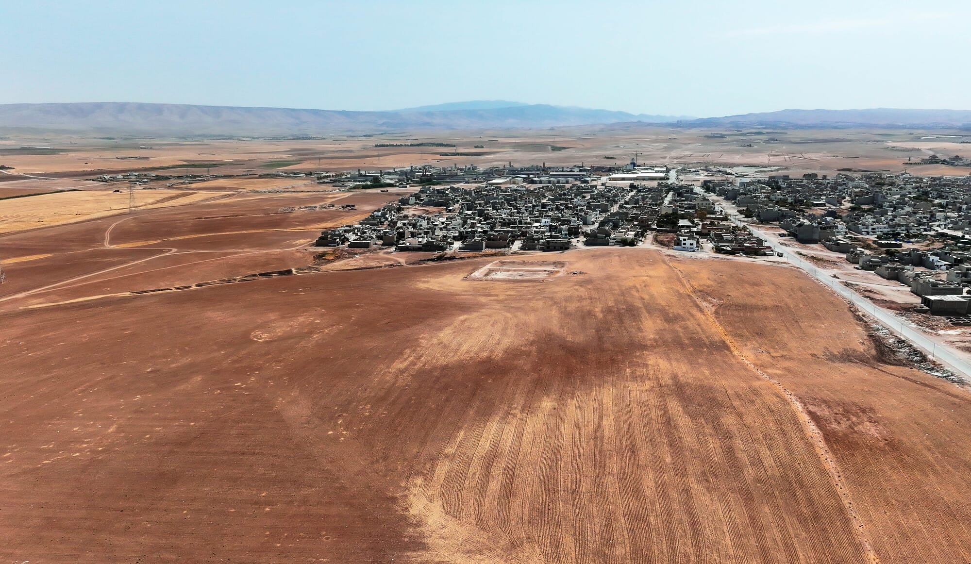 شارەوانی بنەسڵاوە هۆشداری بەو کەسانە دەدات کە کڕین و فرۆشتن بە زەوییەکانیان دەکەن