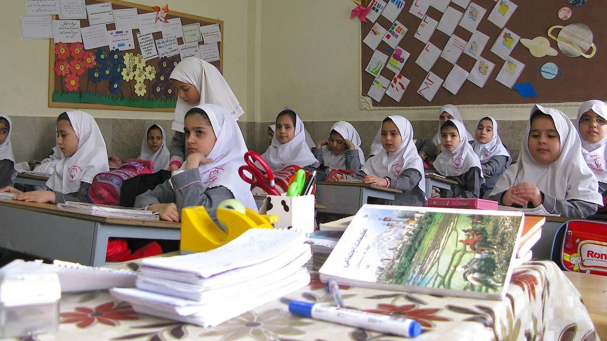 ئەنفلۆنزا ئێران ناچار دەکات پشووی قوتابخانەکان درێژ بکاتەوە