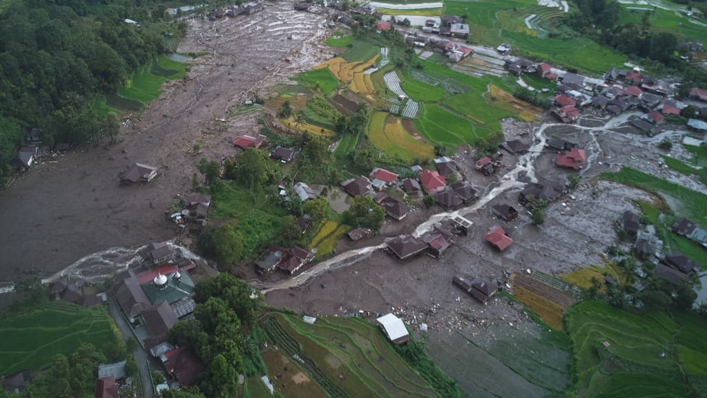 بەهۆی لافاوەوە لە باشووری ڕۆژهەڵاتی ئاسیا سەدان کەس گیانیان لەدەستدا