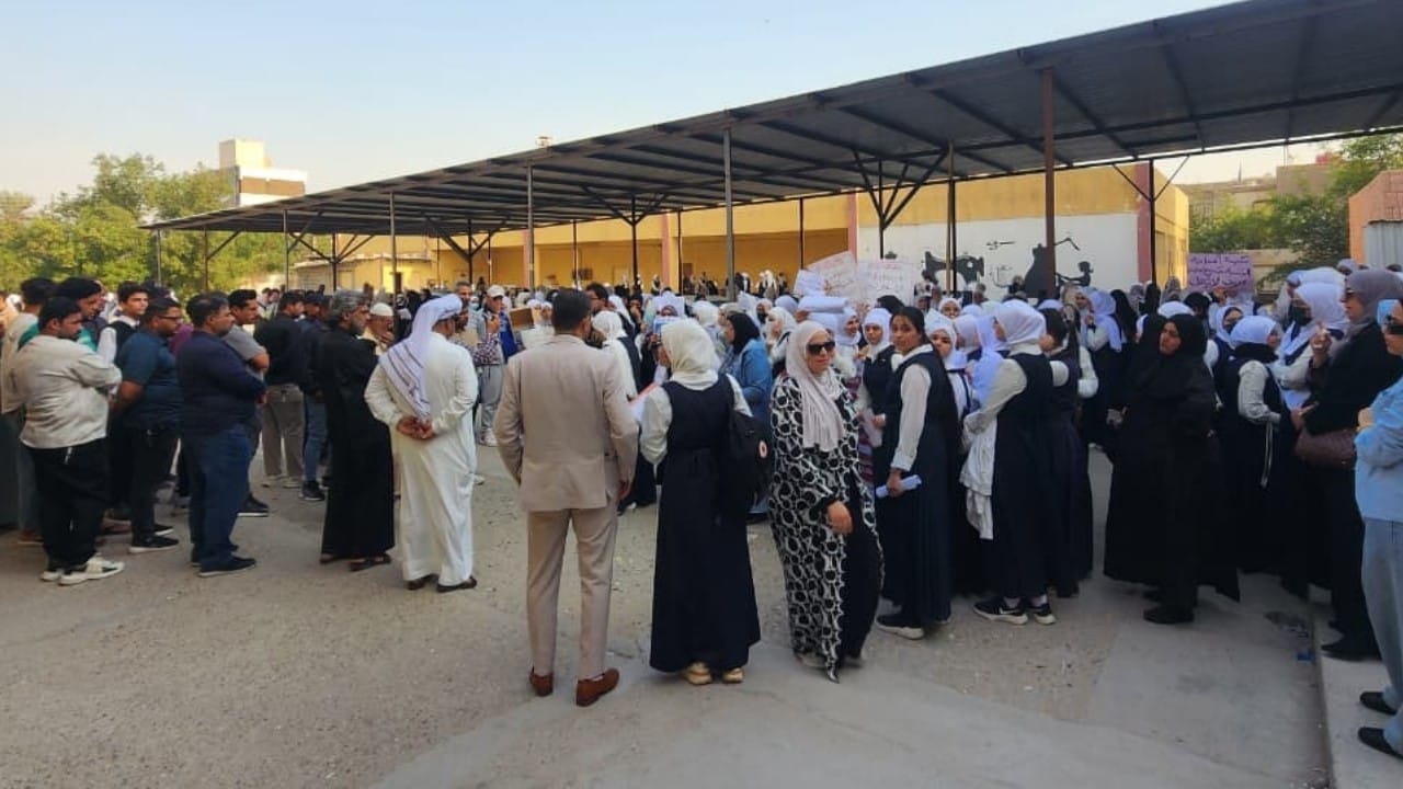 لە بەسرە بەهۆی کەمی باڵەخانە ژمارەیەک قوتابخانە کراونەتە سێ دەوامی