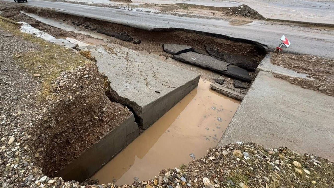 بەهۆی لافاو ڕێگایەکی سەرەکیی سنووری گەرمیان دادەخرێت