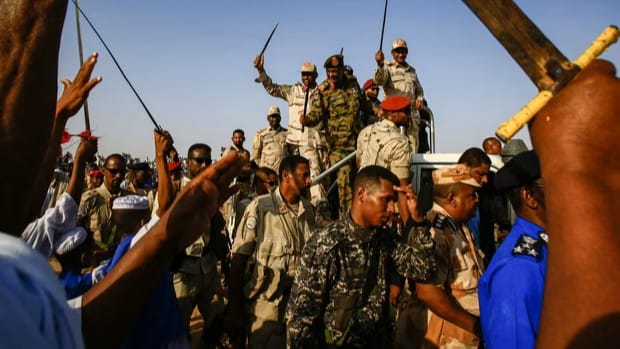 بەریتانیا چوار فەرماندەی هێزەکانی پشتیوانیی خێرای سوودان سزا دەدات