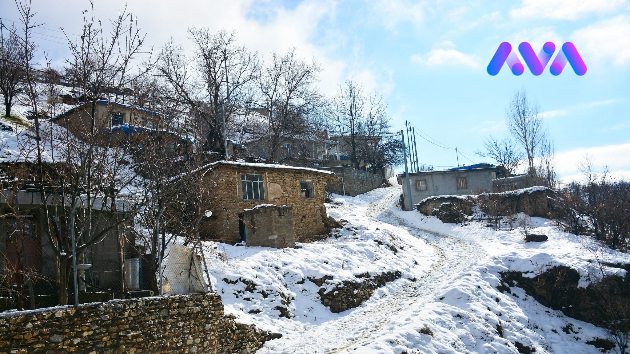 بەفر لە ناوچە شاخاوییەکان دەبارێت