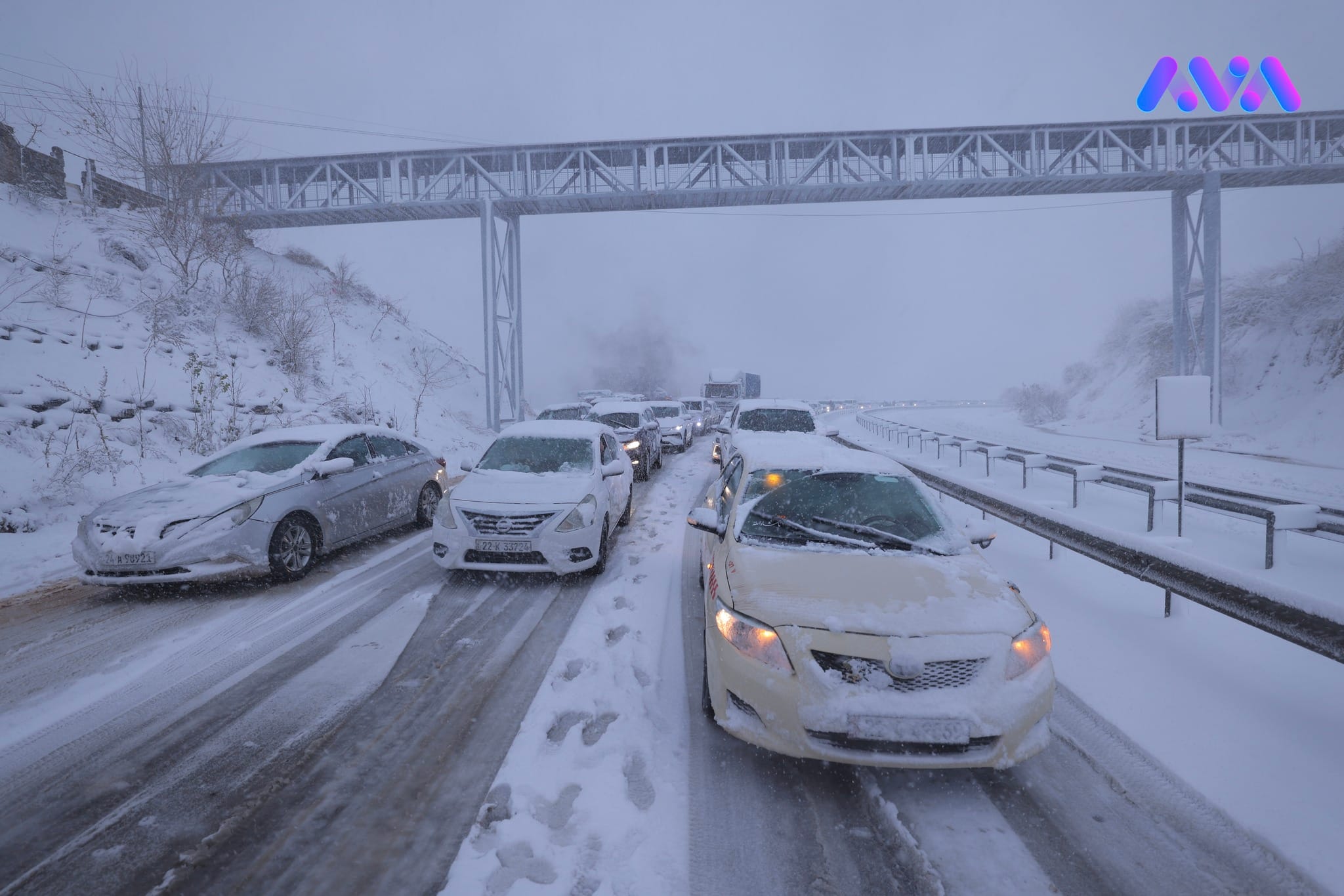 لە دەیان ڕێگەی سەرەکی ئاستەنگیی هاتووچۆ دروست بووە و داوای بەهانەوە چوون دەکرێت