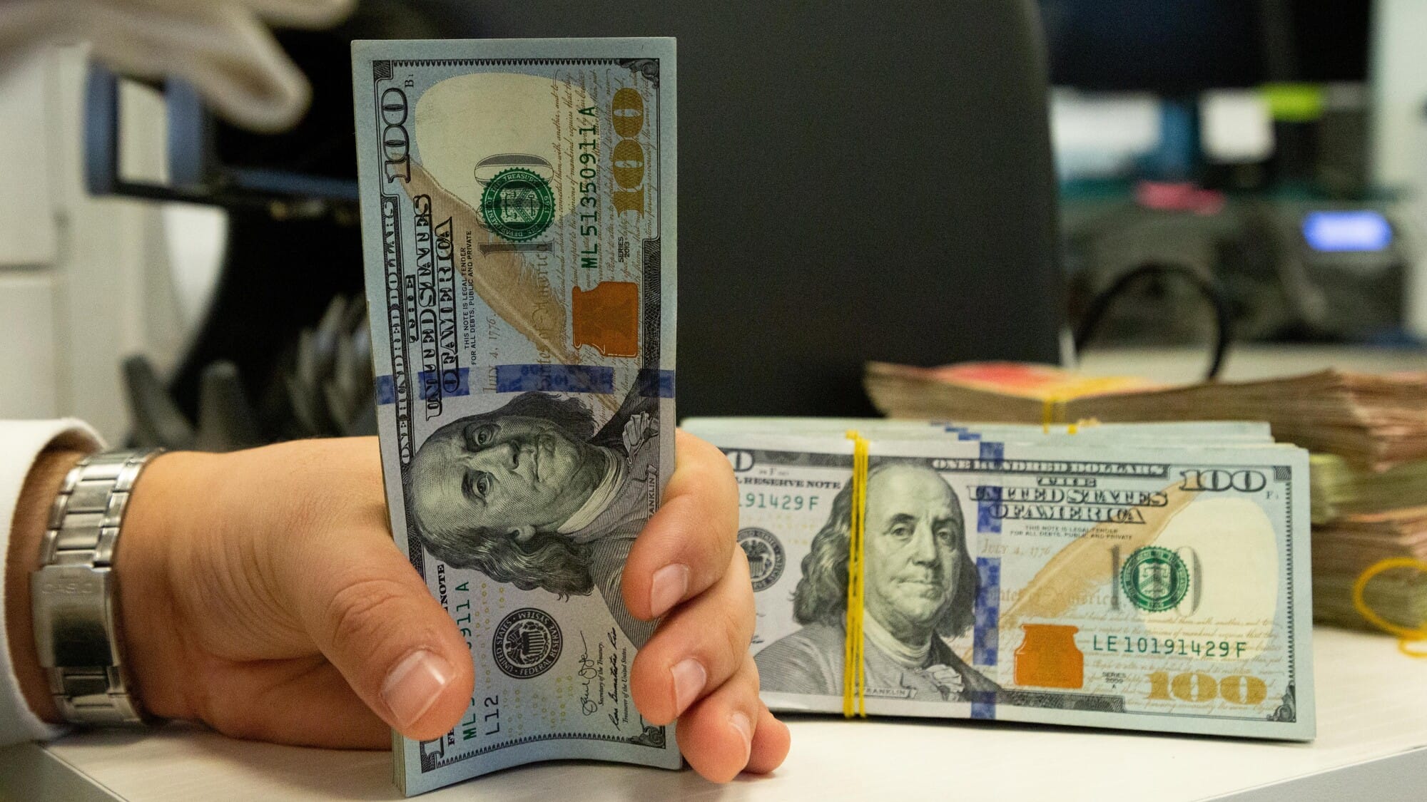 بەهای دۆلار بەرامبەر بە دینار جارێكی دیكە بەرز دەبێتەوە