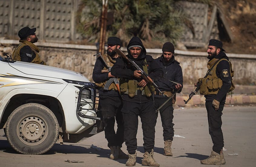 سوپای عەرەبی سووریا "دوایین مۆڵەت" بە دانیشتوانی دێر حافر دەدات