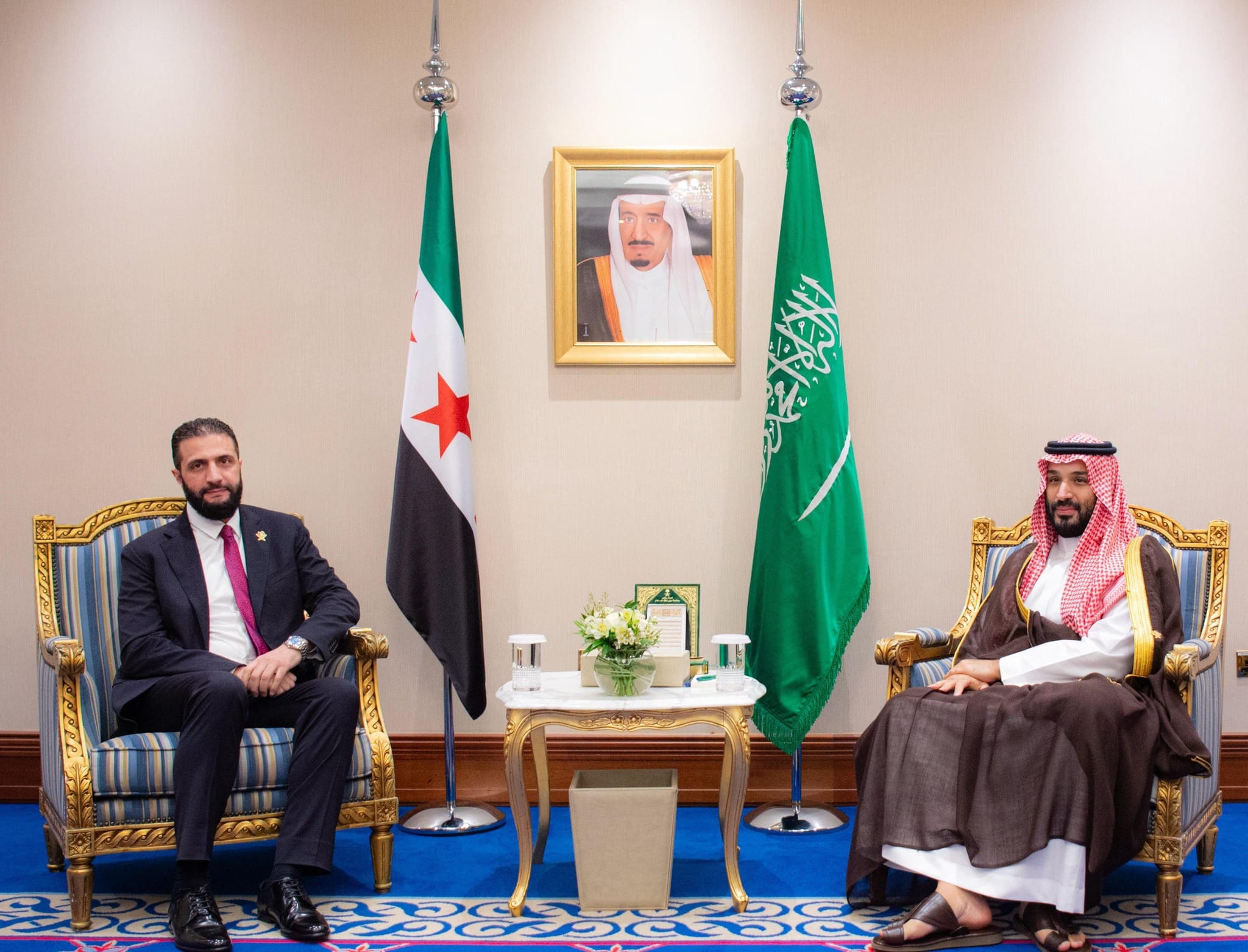 محەممەد بن سەلمان لەبارەی شەڕ و ئالۆزییەکان لەگەڵ هەسەدە پەیوەندی بە ئەحمەد شەرعەوە دەکات