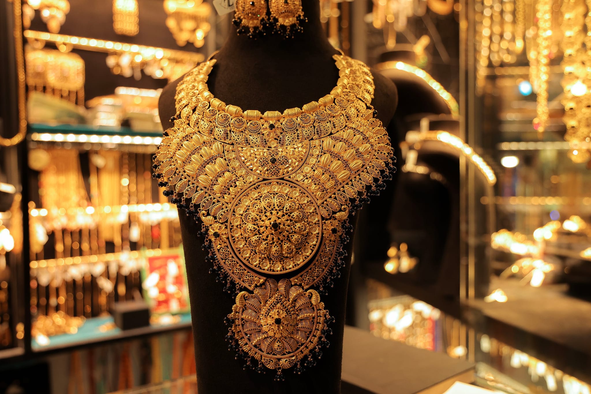 مسقاڵێک زێڕی عەیار 21 گەیشتە ملیۆنێک و 25 هەزار دینار