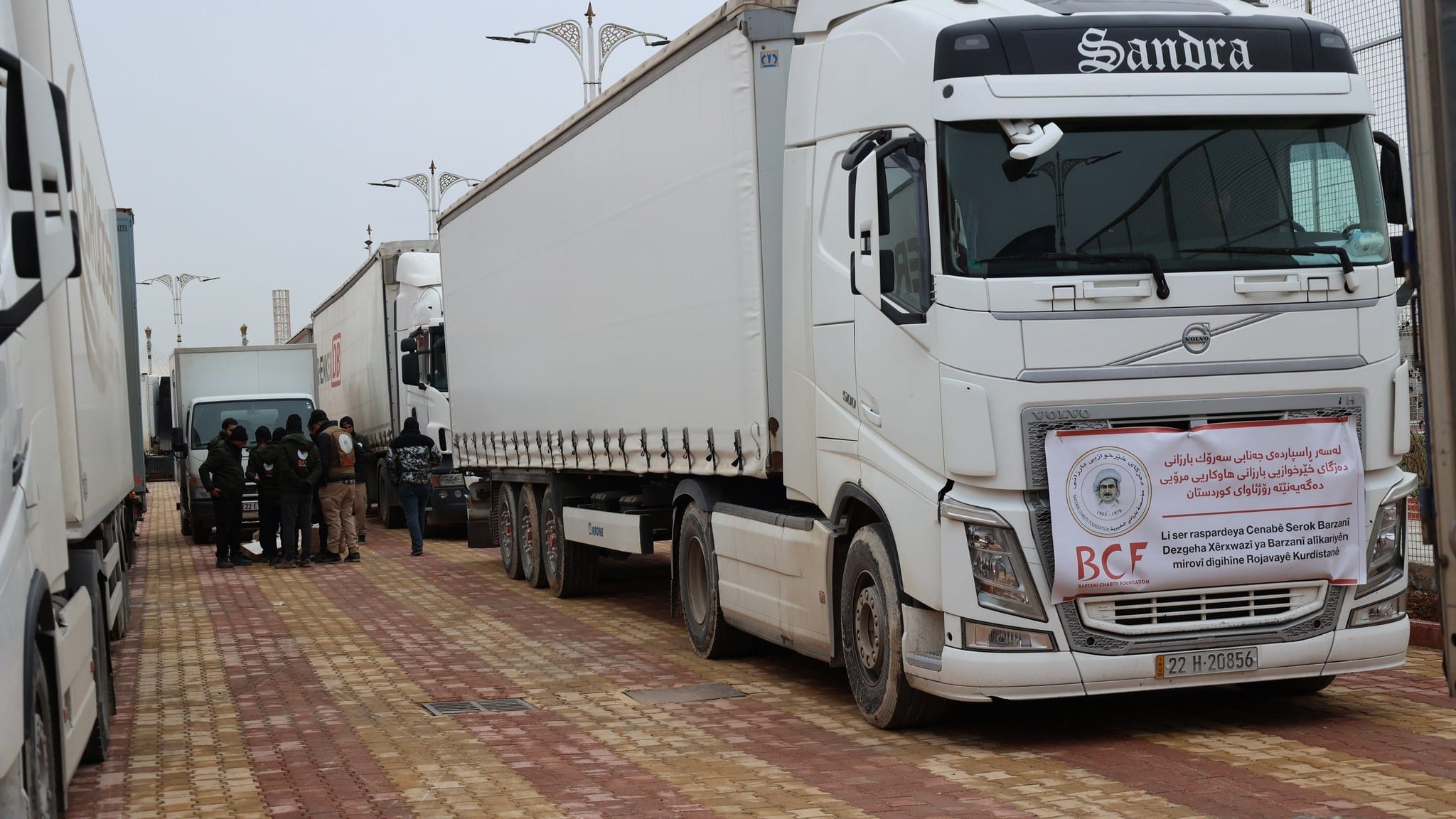 كاروانێكی دیكەی هاوكارییەكانی دەزگای خێرخوازیی بارزانی دەگەیێنرێتە ڕۆژئاوا