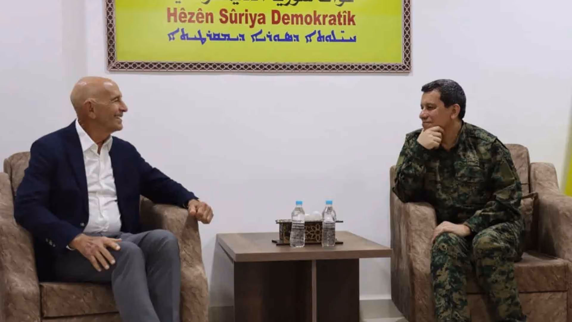 تۆم باراک: ئەمریکا پاڵپشتیی لە تێکەڵکردنی هێزەکانی هەسەدە و سوپای سووریا دەکات