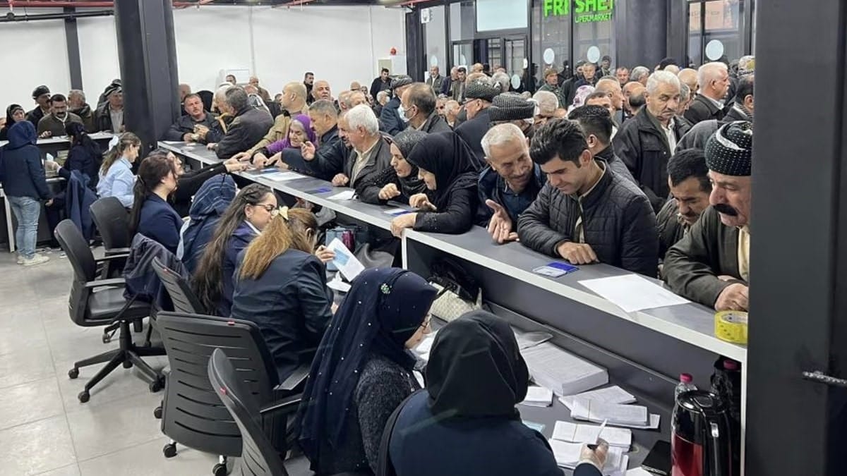 سەدان خانەنشین ئەم مانگە سێ مووچە پێکەوە وەردەگرن