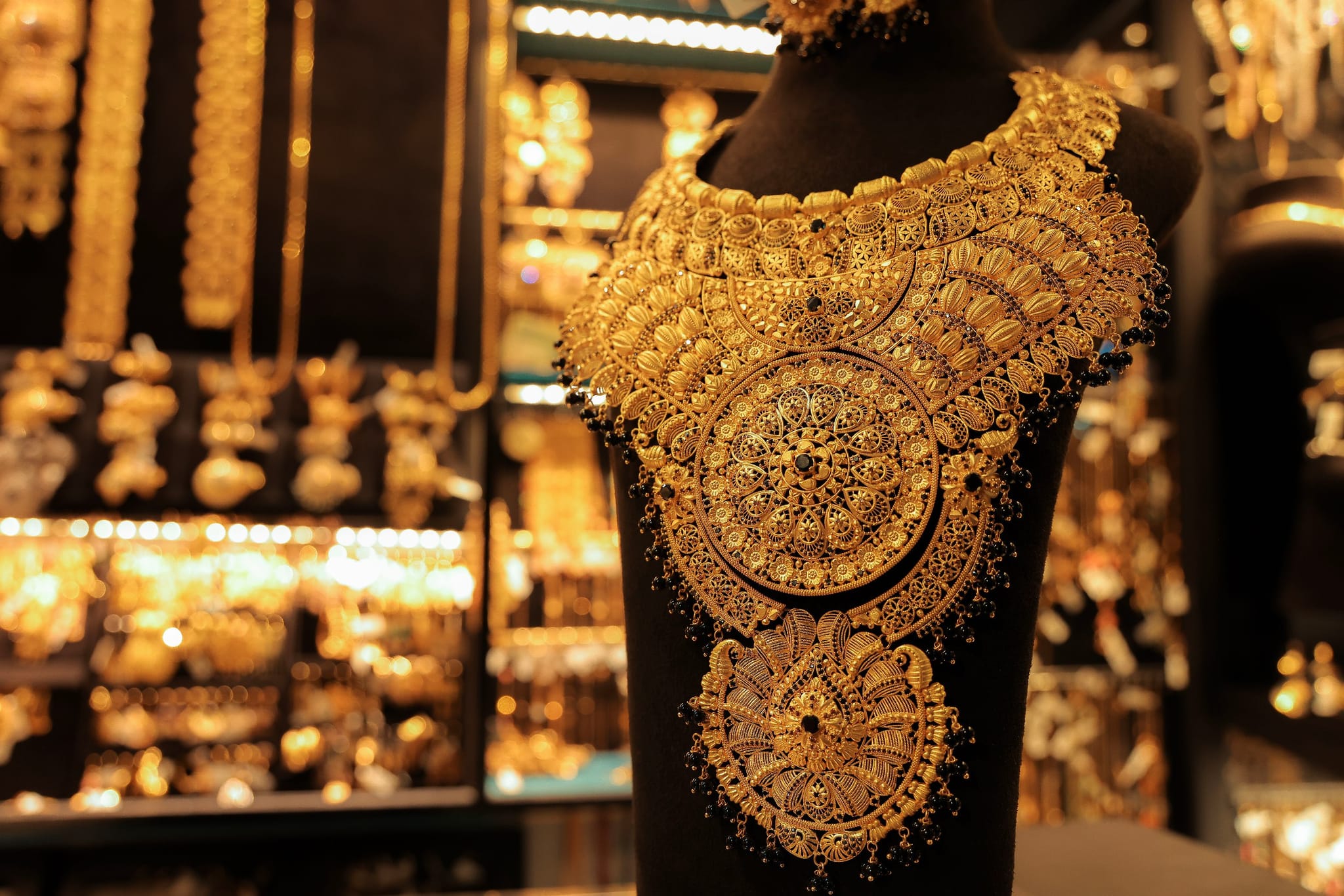 نرخی زێڕ گەیشتە ئاستێکی پێوانەیی