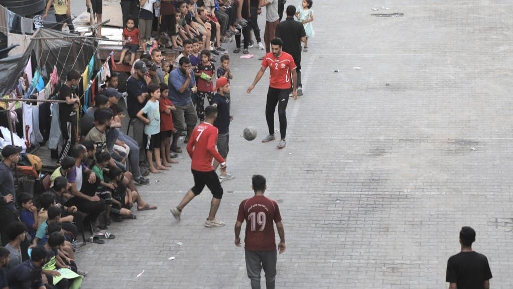 دوای دوو ساڵ لە جەنگ تۆپی پێ دەگەڕێتەوە نێو کەرتی غەززە