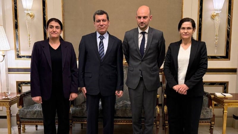 مەزڵووم عەبدی: لەگەڵ وەزیری دەرەوەی فەرەنسا جەختمان لە پاراستنی تایبەتمەندیی ناوچە كوردییەكان كردەوە