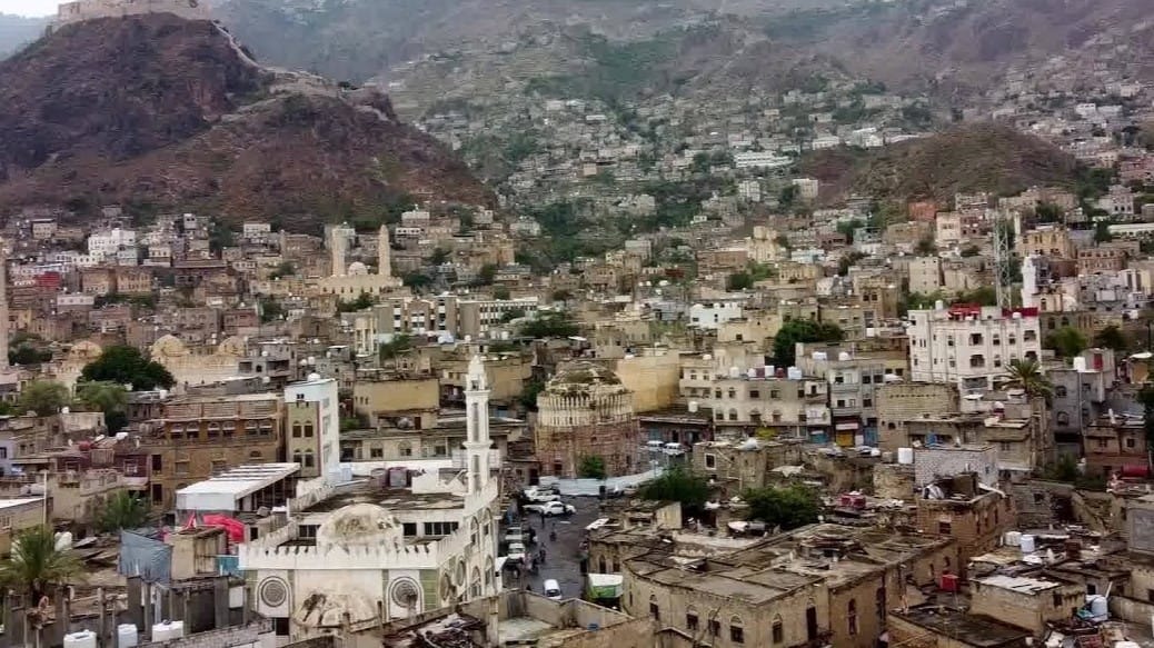 لە یەمەن بە هۆی هێرشێکی ئەمریکا و بەریتانیاوە 14 کەس کوژران